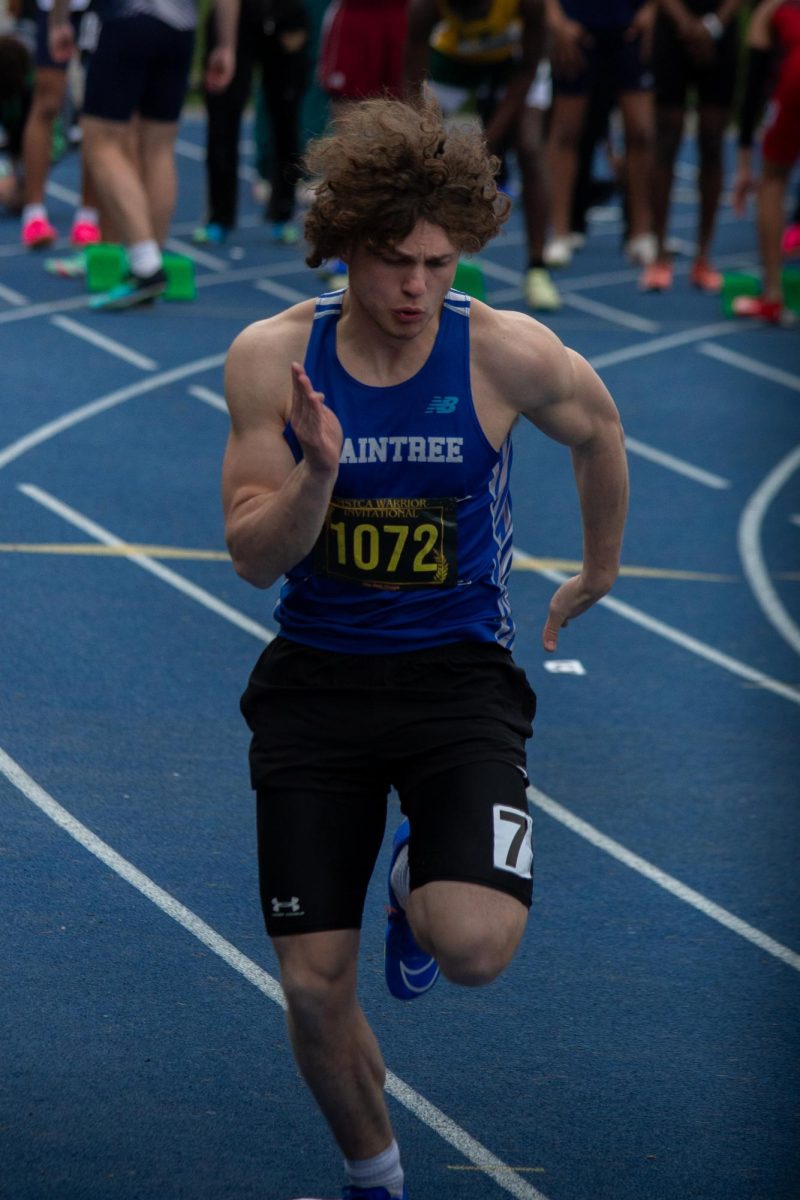 Junior Chris Carey speeds through the 200m dash.